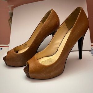 Saddle brown leather Guess platform heels